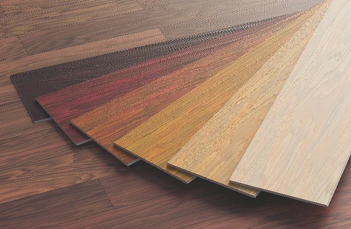 Fächer aus verschiedenen Holzböden